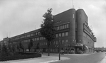 Buurtwinkel én woningen.
<br/>
Stadsarchief Amsterdam, datum onbekend